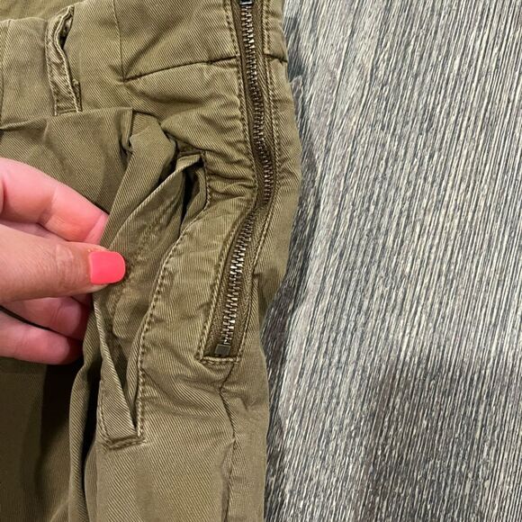 Anthropologie Kelyn Pleated City Shorts High Rise Relaxed Fit Moss Green Size 2 - Picture 2 of 6